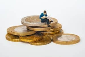 Investing in the CBD Industry– How Can Average People Profit from the Booming Hemp Sector?