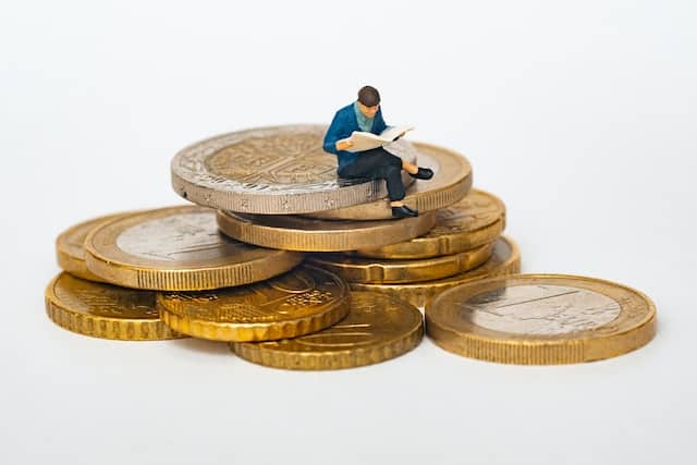 Investing in the CBD Industry– How Can Average People Profit from the Booming Hemp Sector?