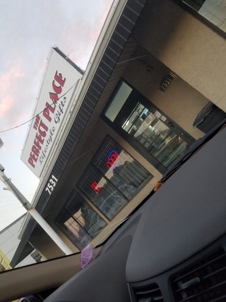 Store – main photo