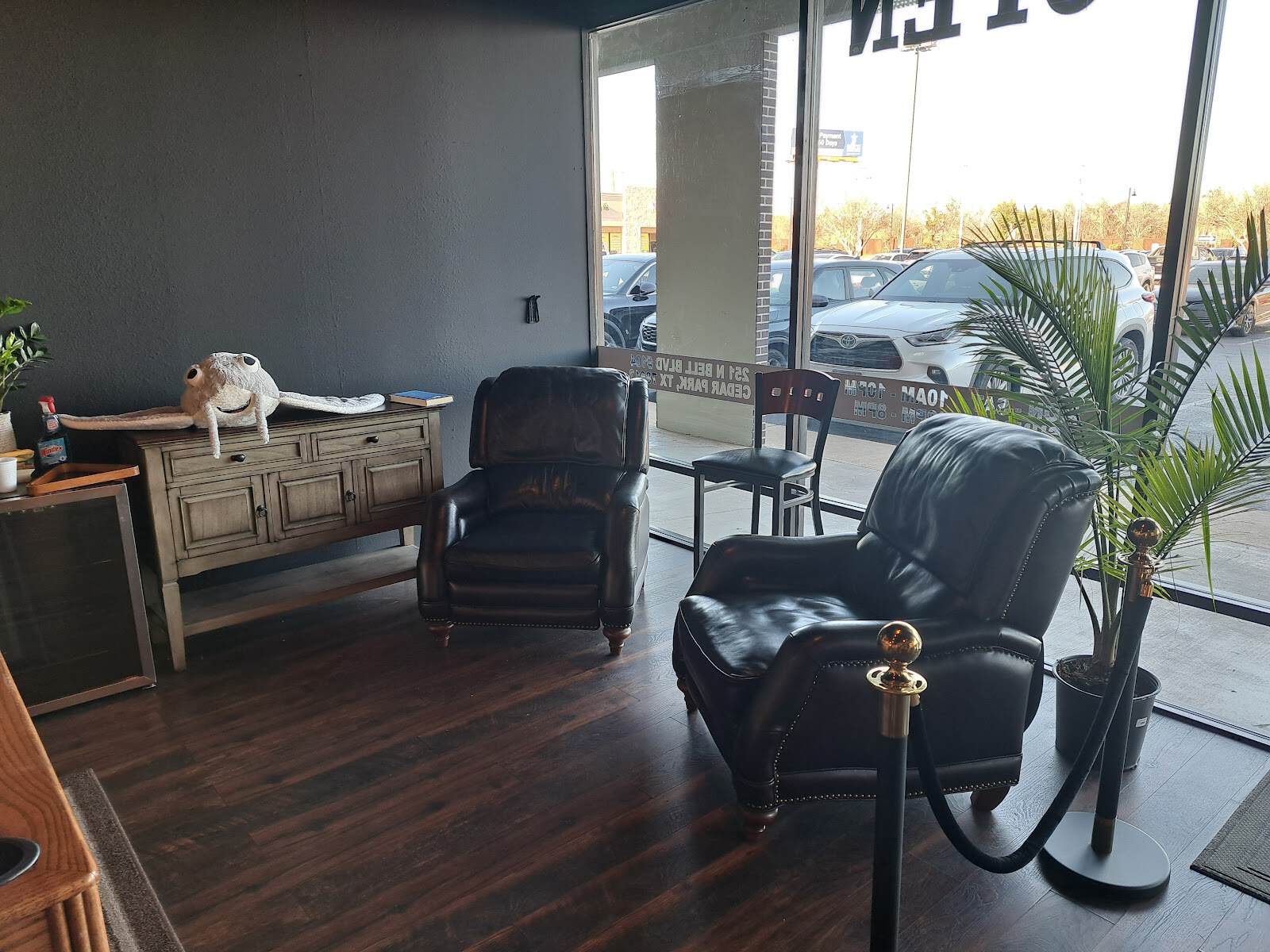 Store – gallery image 7