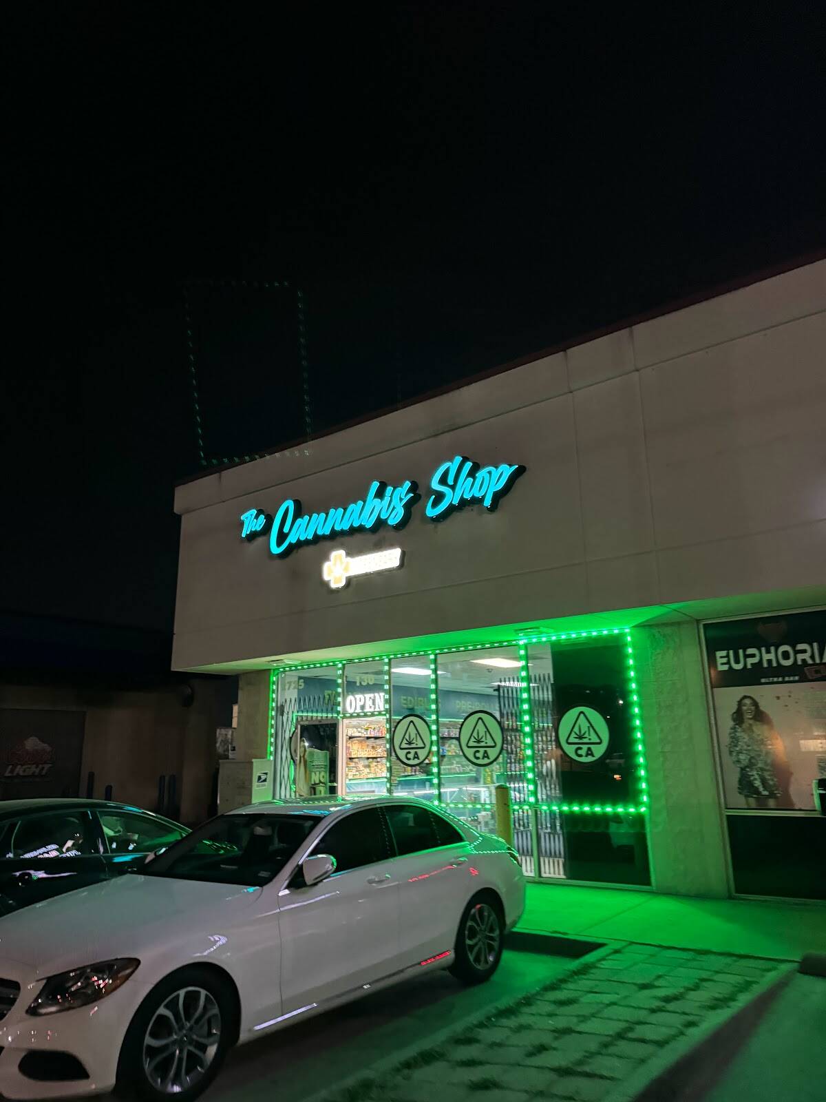 Store – main photo