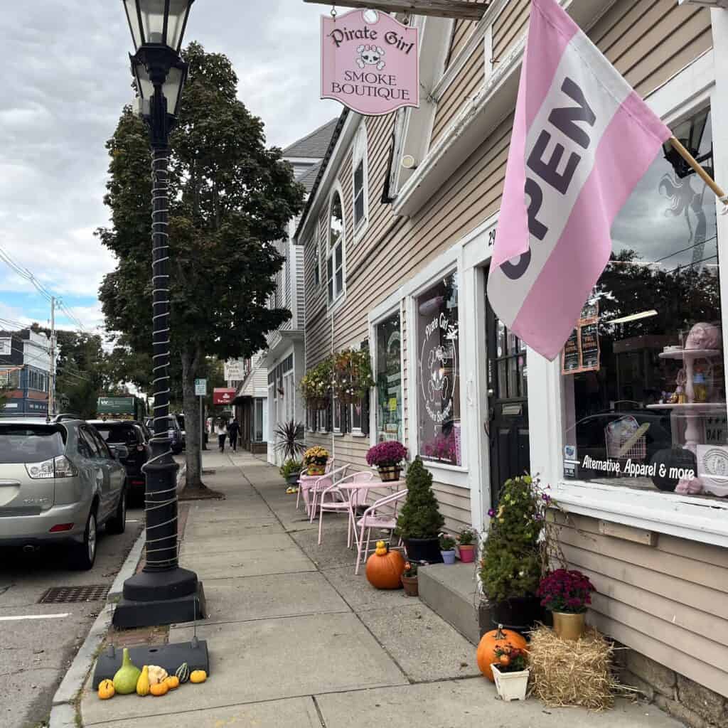 Pirate Girl Smoke Boutique – main photo