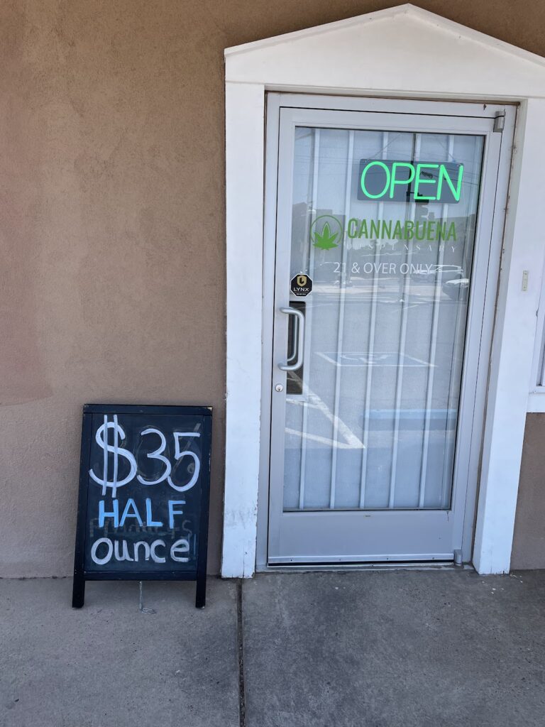 Store – main photo