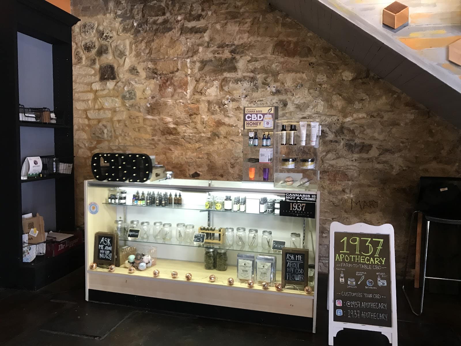 Store – gallery image 2