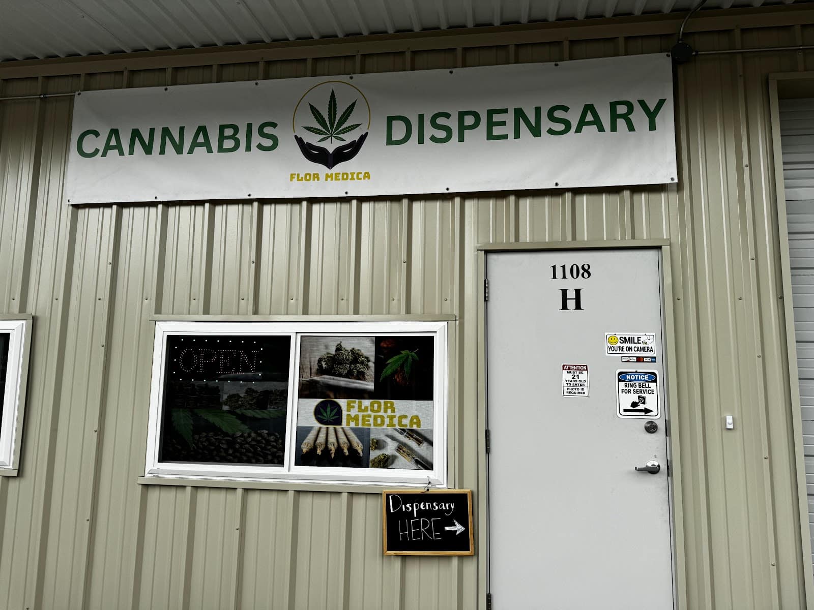 Store – main photo