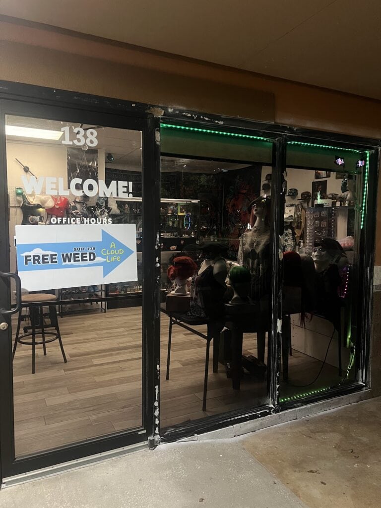 Store – main photo