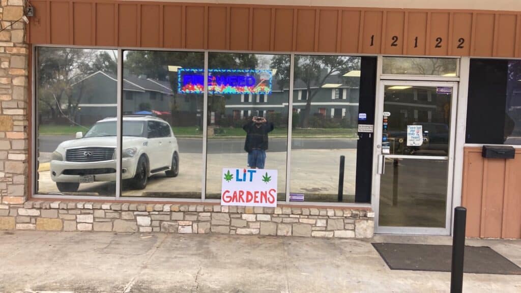 Store – main photo