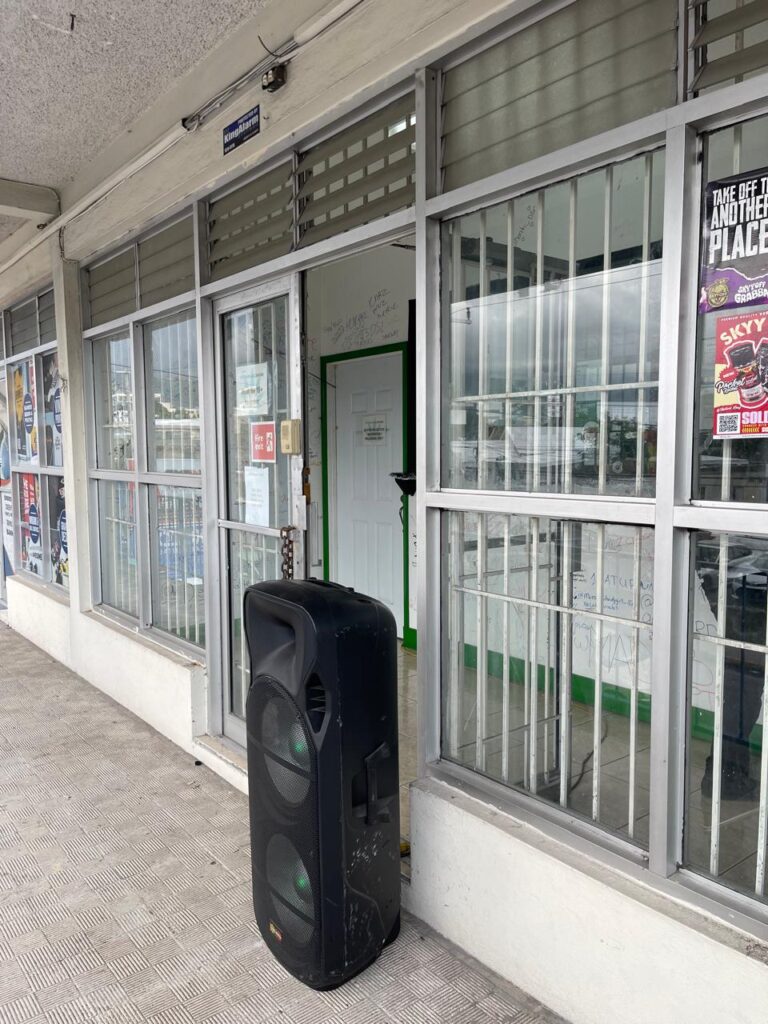 Store – main photo