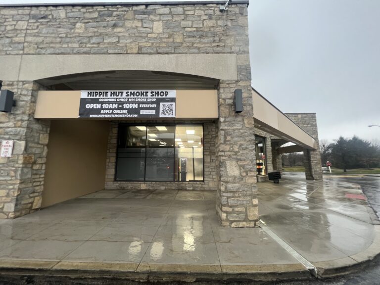 Hippie Hut Smoke Shop – Sawmill